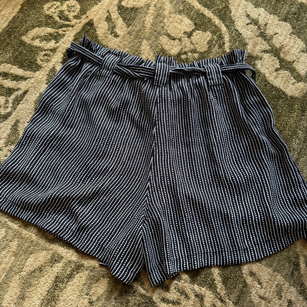 Max studio | high waisted paper bag shorts Black and White Striped - Picture 9 of 10